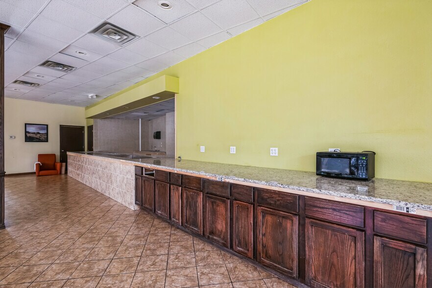 More Photos Of 5203 S 1st St, Abilene Hotel For Sale