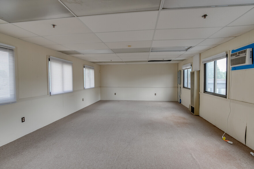 More Photos Of 3661 W Shore Rd, Warwick Warehouse For Sale