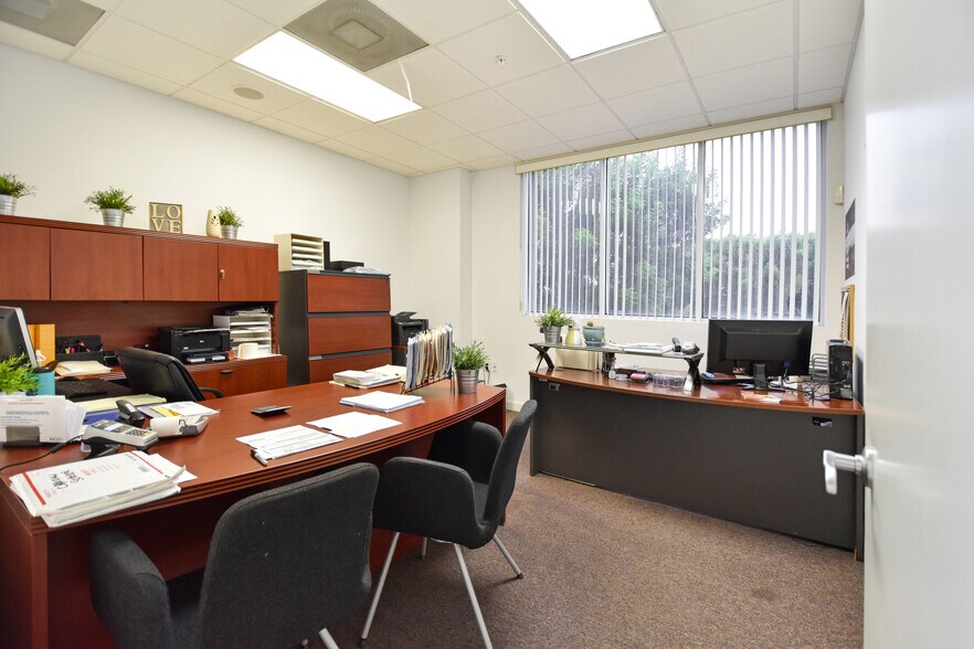 More Photos Of 3301-3389 NW 97th Ave, Miami Warehouse For Lease