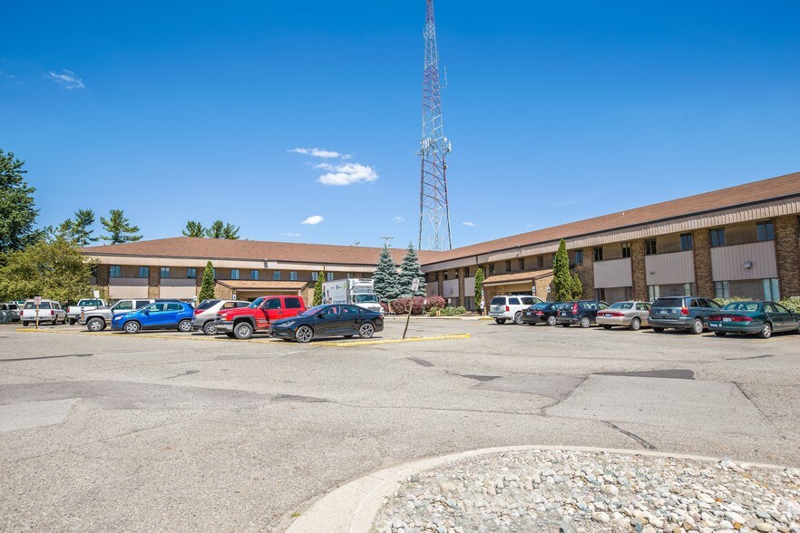 More Photos Of 913 W Holmes Rd, Lansing Medical For Sale