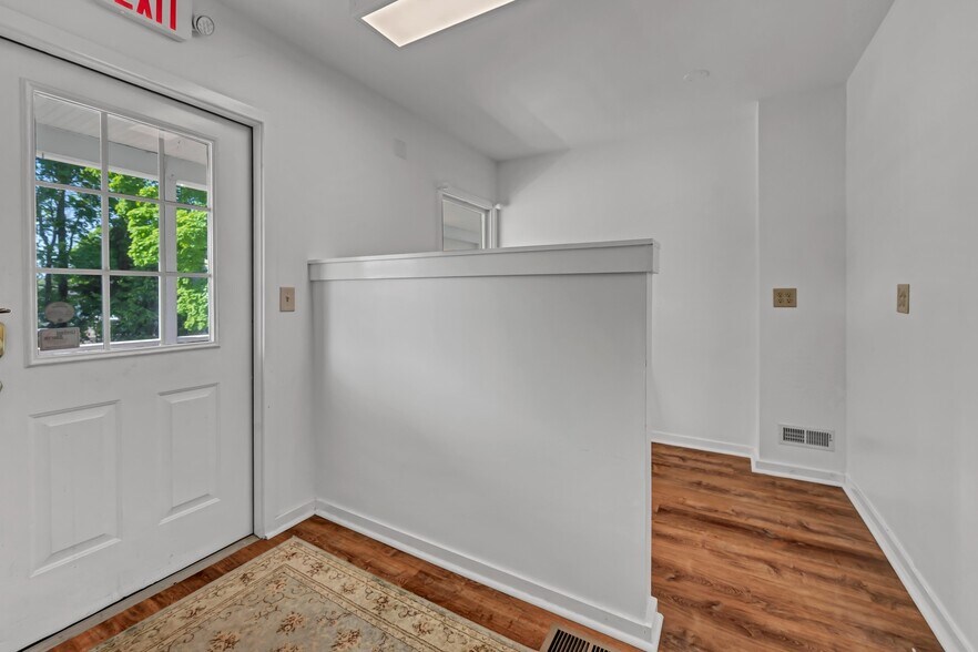 More Photos Of 14 Elm St, New Milford Office For Lease