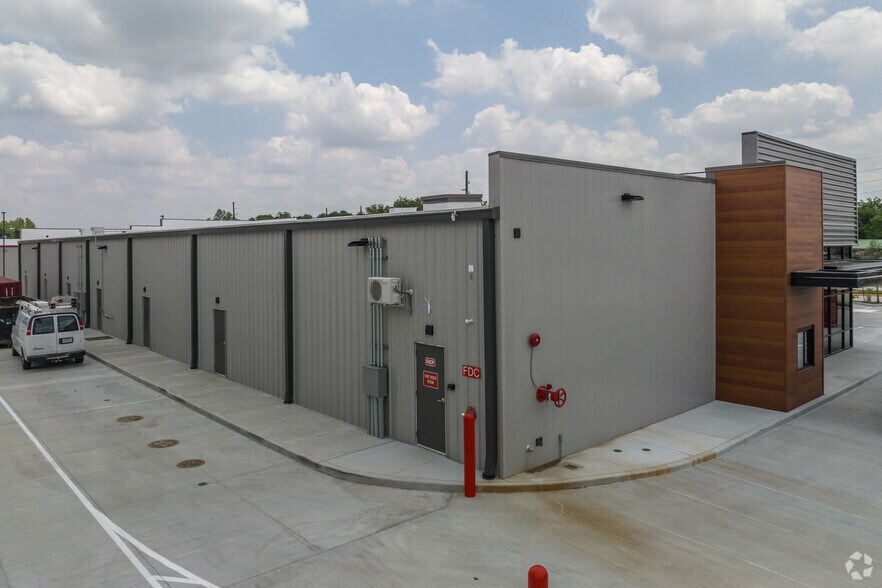 More Photos Of 22525 Hufsmith - Kohrville Rd, Tomball Flex For Lease