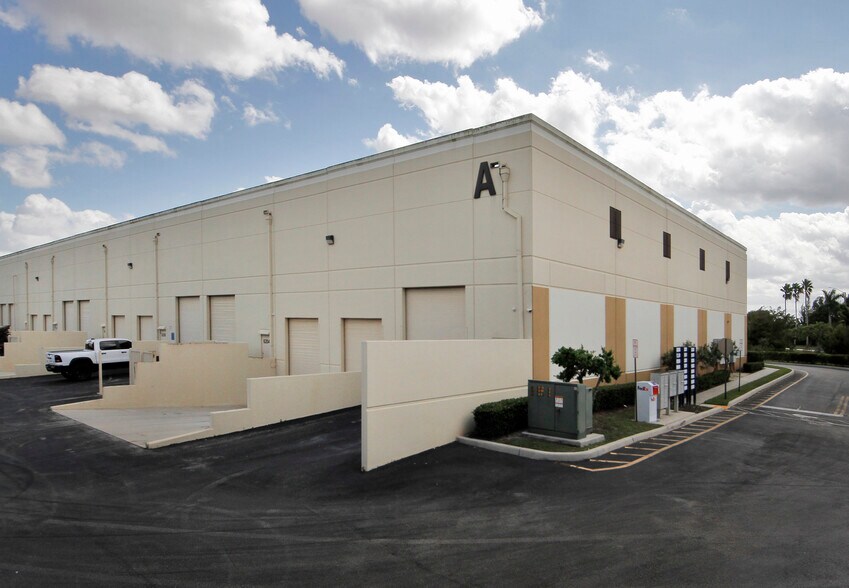 More Photos Of 6250-6270 N Hiatus Rd, Tamarac Unknown For Lease