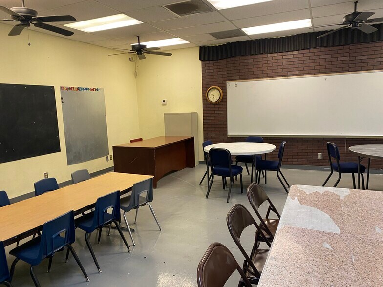 More Photos Of 630 W 17th Pl, Tempe Schools For Lease