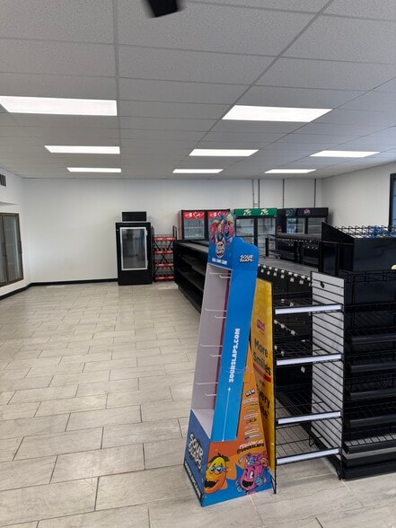 More Photos Of 1929 Clay St, Kissimmee Convenience Store For Lease