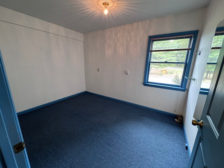 More Photos Of 51 Maddex Dr, Shepherdstown Office For Lease