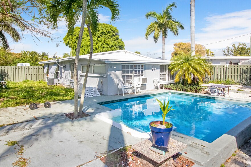 More Photos Of 3570 N Old Dixie Hwy, Delray Beach Apartments For Sale