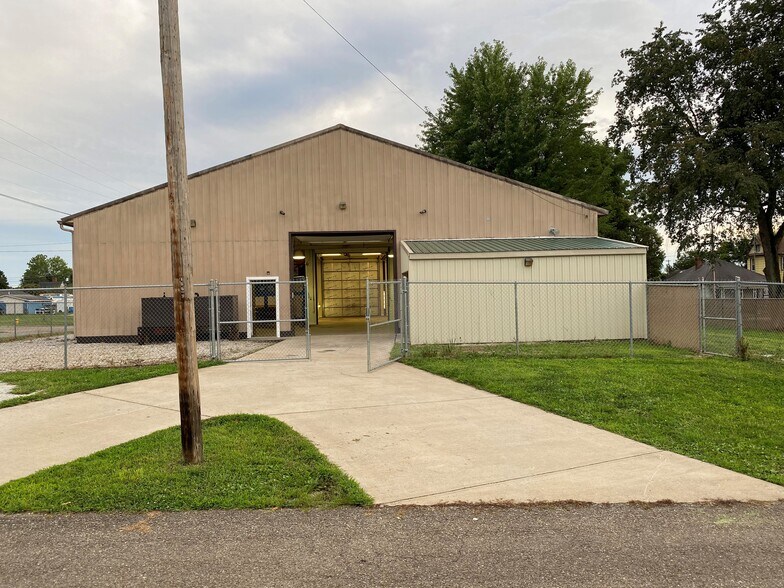 More Photos Of 529 32nd St, Parkersburg Warehouse For Lease
