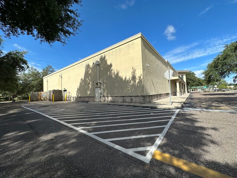 More Photos Of 3917 N Nebraska Ave, Tampa General Retail For Sale
