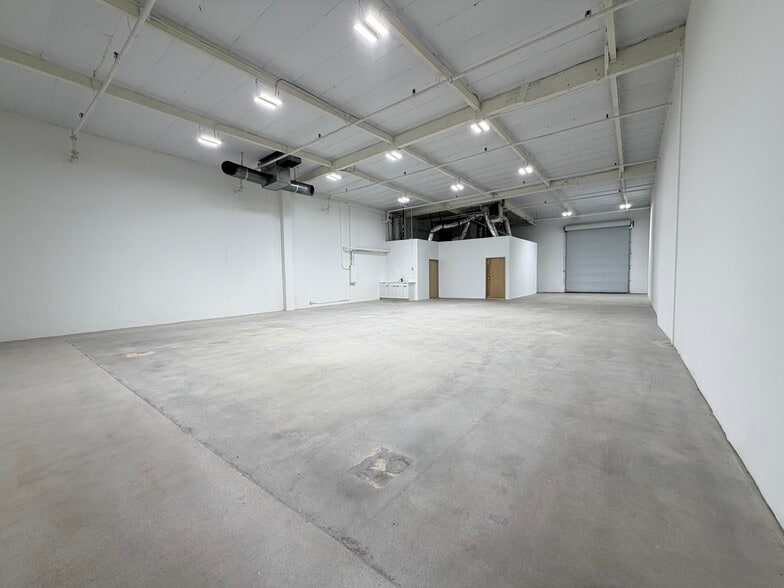 More Photos Of 12612-12630 Raymer St, North Hollywood Warehouse For Lease