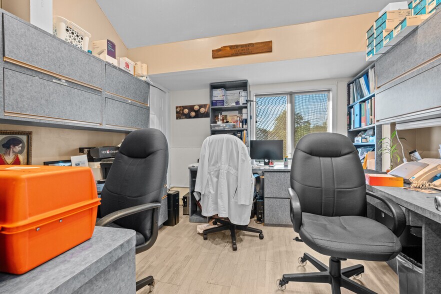 More Photos Of 4546 Hylan Blvd, Staten Island Medical For Sale