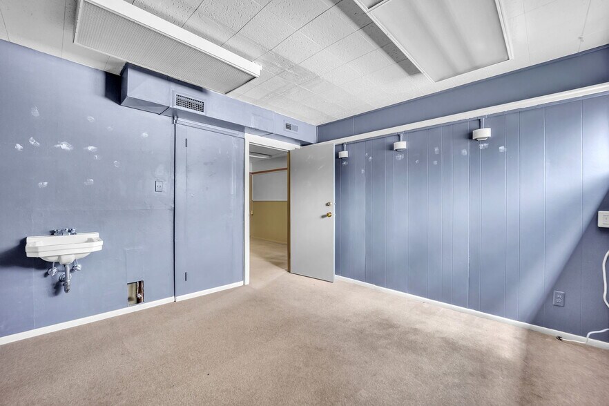 More Photos Of 2924 Beacon St, Colorado Springs Medical For Sale