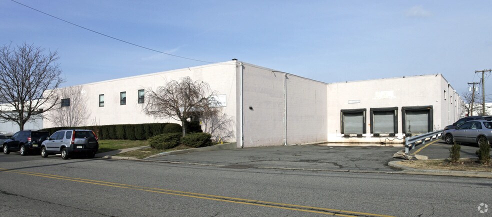 More Photos Of 65 Triangle Blvd, Carlstadt Warehouse For Lease