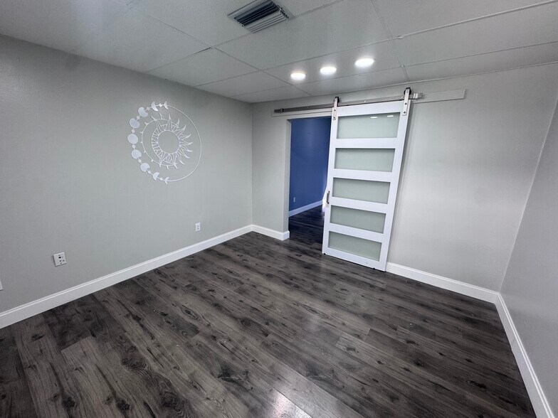 More Photos Of 2700 S Tamiami Trl, Sarasota Medical For Lease