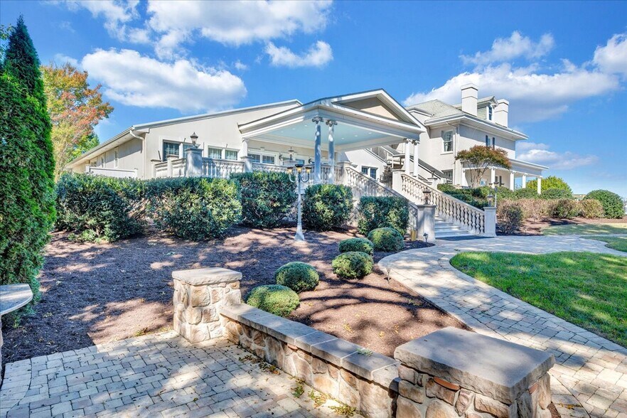 More Photos Of 812 E Main St, Bedford Lodge Meeting Hall For Sale