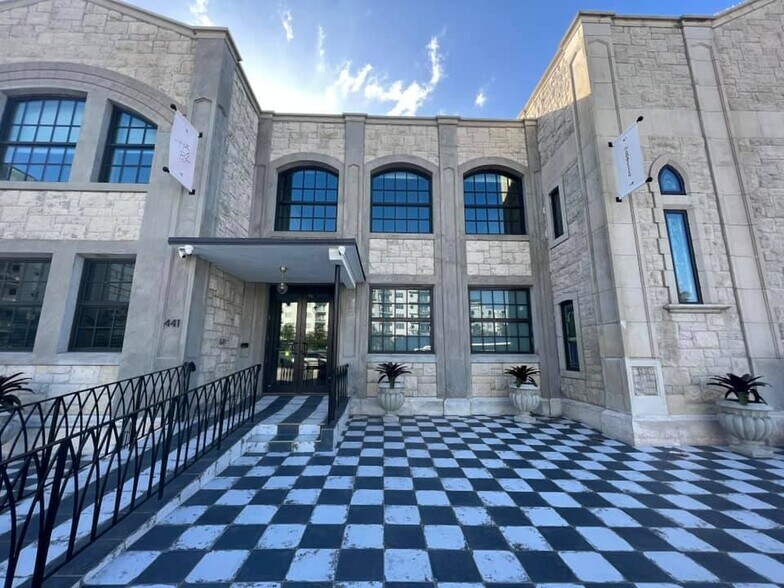 More Photos Of 441 NE 3rd Ave, Fort Lauderdale Office For Lease