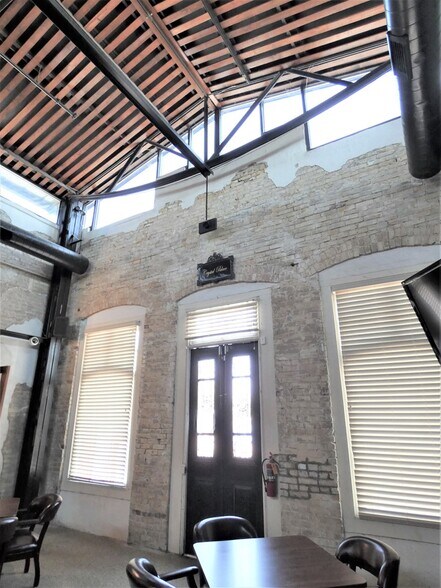 More Photos Of 119 Washington St, Beeville Restaurant For Sale