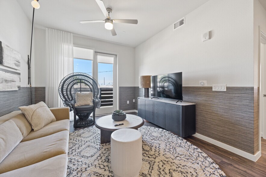 More Photos Of 2040-2060 N Scottsdale Rd, Scottsdale Apartments For Lease