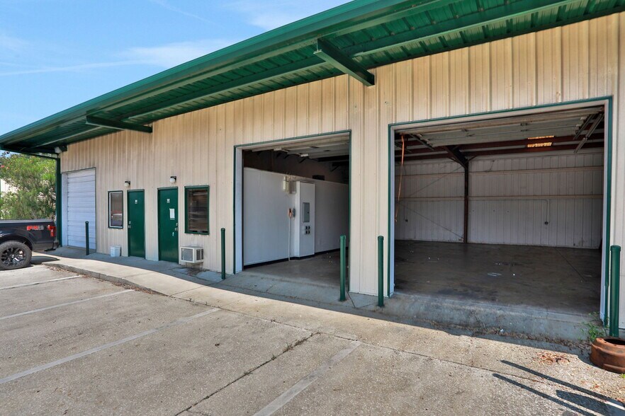 More Photos Of 8802 Corporate Square Ct, Jacksonville Unknown For Lease