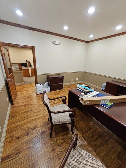 More Photos Of 1831 W Louisiana St, McKinney Office For Lease