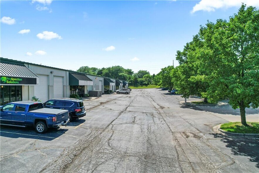 More Photos Of 1053-1071 W Innovation Dr, Kearney Warehouse For Lease