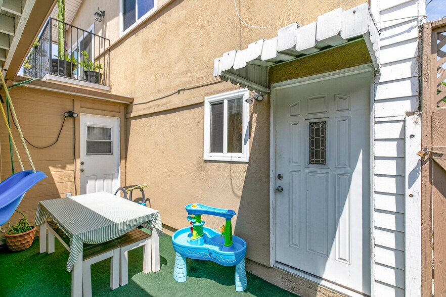 More Photos Of 2014-2016 Peyton Ave, Burbank Apartments For Sale