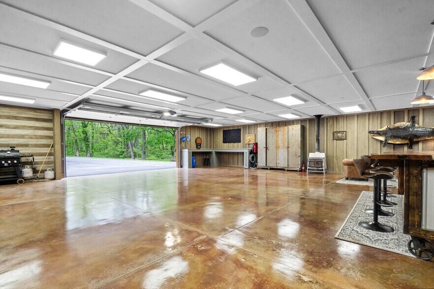 More Photos Of 11155 Hubbard Rd, Kansas City Flex For Sale