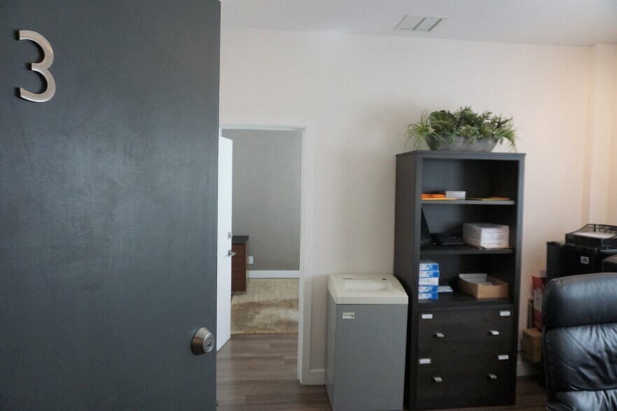 More Photos Of 449-451 N Canon Dr, Beverly Hills Unknown For Lease