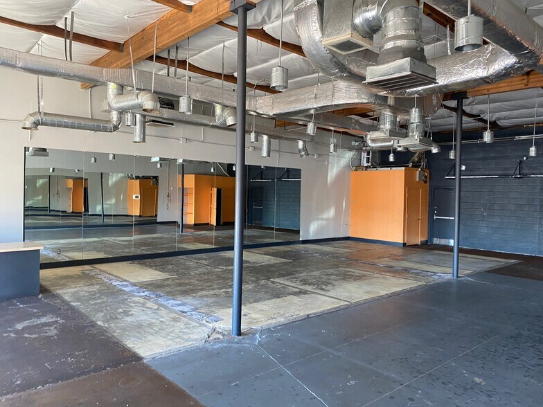 More Photos Of 9812-9832 N 7th St, Phoenix Unknown For Lease