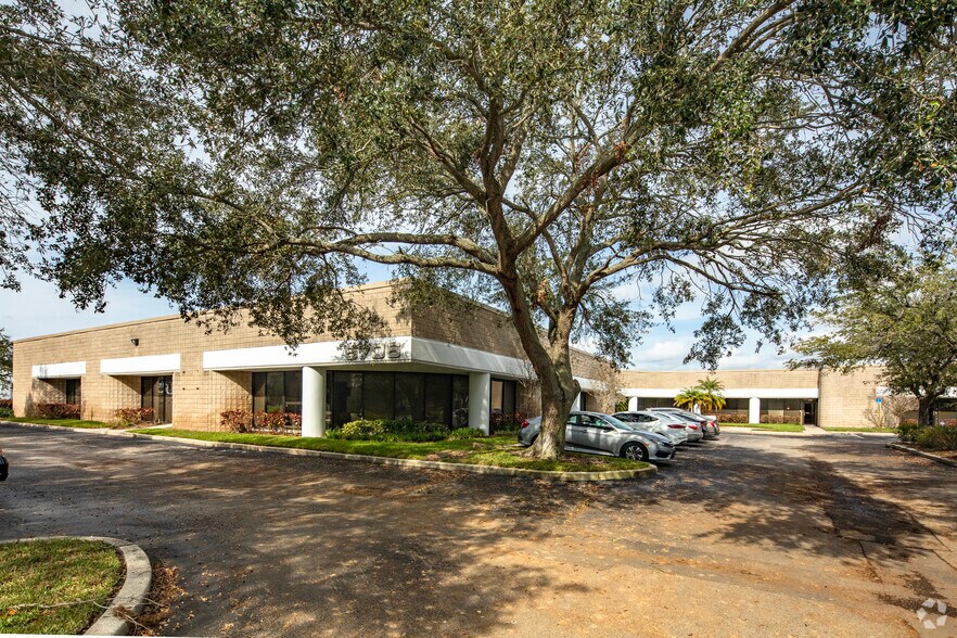 More Photos Of 5706 Benjamin Center Dr, Tampa Flex For Lease