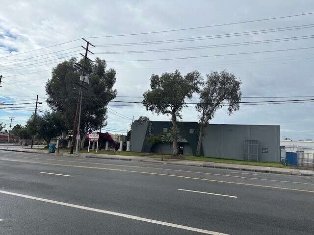 More Photos Of 9301 Laurel Canyon Blvd, Arleta Warehouse For Lease