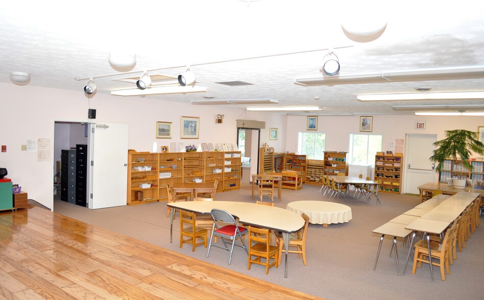 More Photos Of 17892 Chillicothe Rd, Chagrin Falls Office For Sale