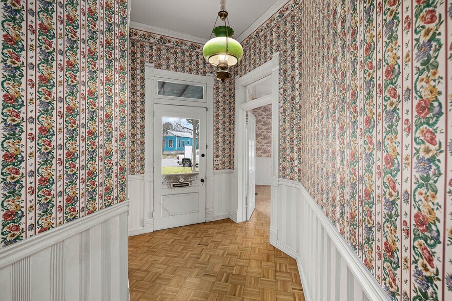 More Photos Of 633 S Castell Ave, New Braunfels Office Residential For Sale