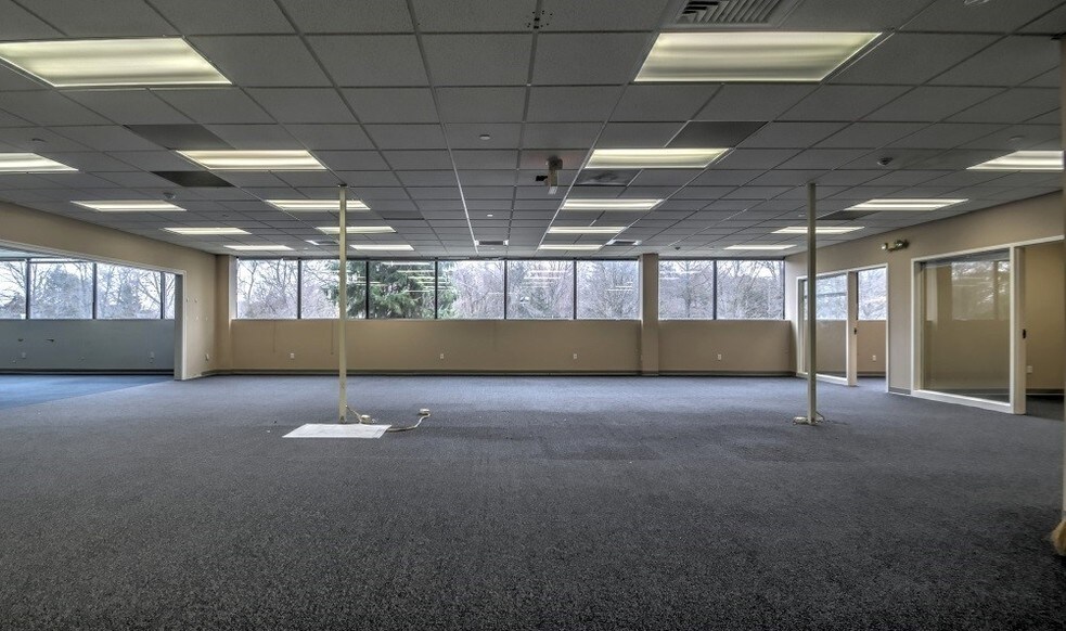 More Photos Of 12 Cambridge Dr, Trumbull Office Residential For Lease