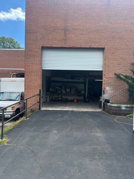 More Photos Of 3415-3501 Windom Rd, Brentwood Warehouse For Lease