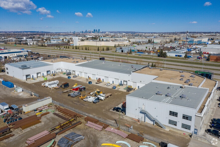 More Photos Of 4511 Glenmore Trl SE, Calgary Showroom For Sale