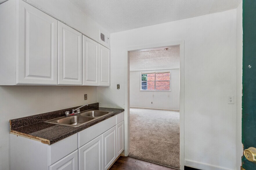 More Photos Of 2227 Airways Blvd, Memphis Apartments For Sale