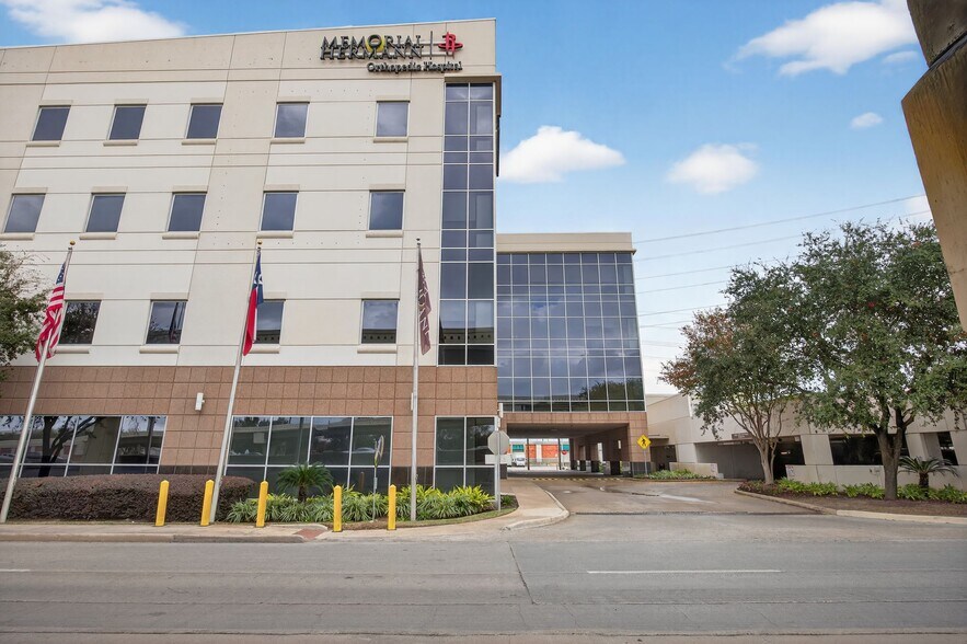 More Photos Of 5420 West Loop S, Bellaire Medical For Lease
