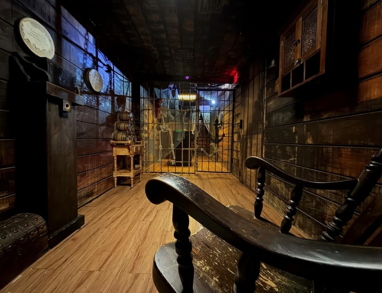 More Photos Of 2032-2050 Hollywood Blvd, Hollywood Restaurant For Lease