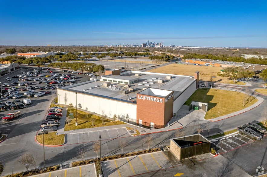 More Photos Of 655-700 W Illinois Ave, Dallas Unknown For Lease