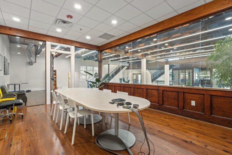 More Photos Of 1028 Johnnie Dodds Blvd, Mount Pleasant Restaurant For Sale