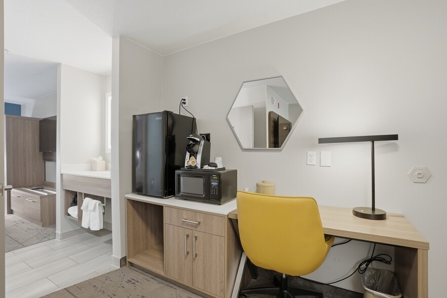 More Photos Of 10680 S Auto Mall Dr, Sandy Hotel For Sale