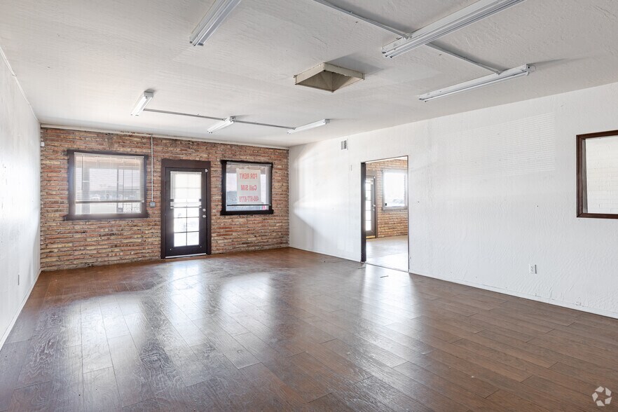 More Photos Of 300-350 W Apache Trl, Apache Junction Unknown For Lease