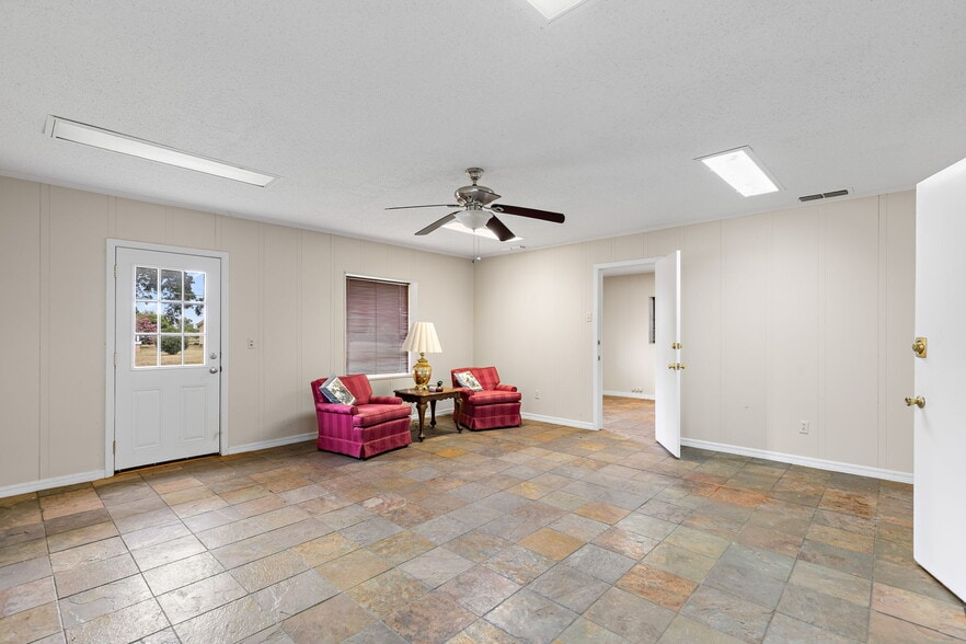 More Photos Of 446 3rd st, Burkburnett Warehouse For Sale