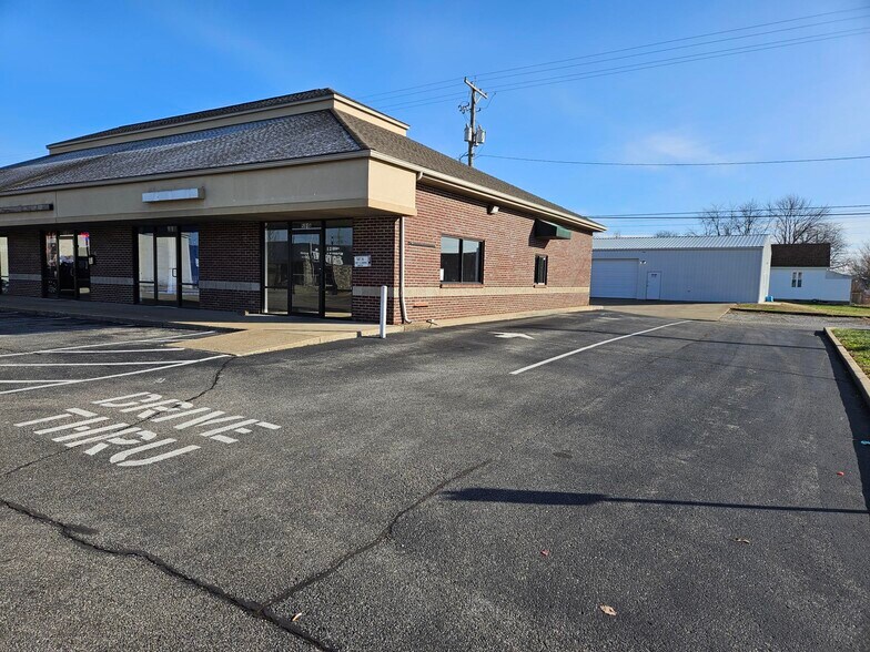 More Photos Of 501 N Main St, Evansville Storefront For Lease