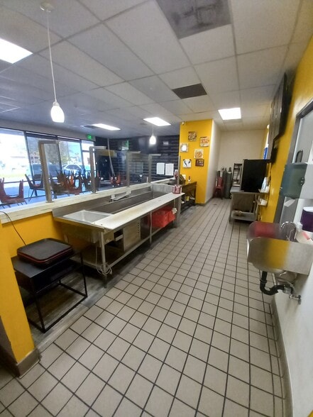 More Photos Of 641 N Main St, Corona Freestanding For Lease