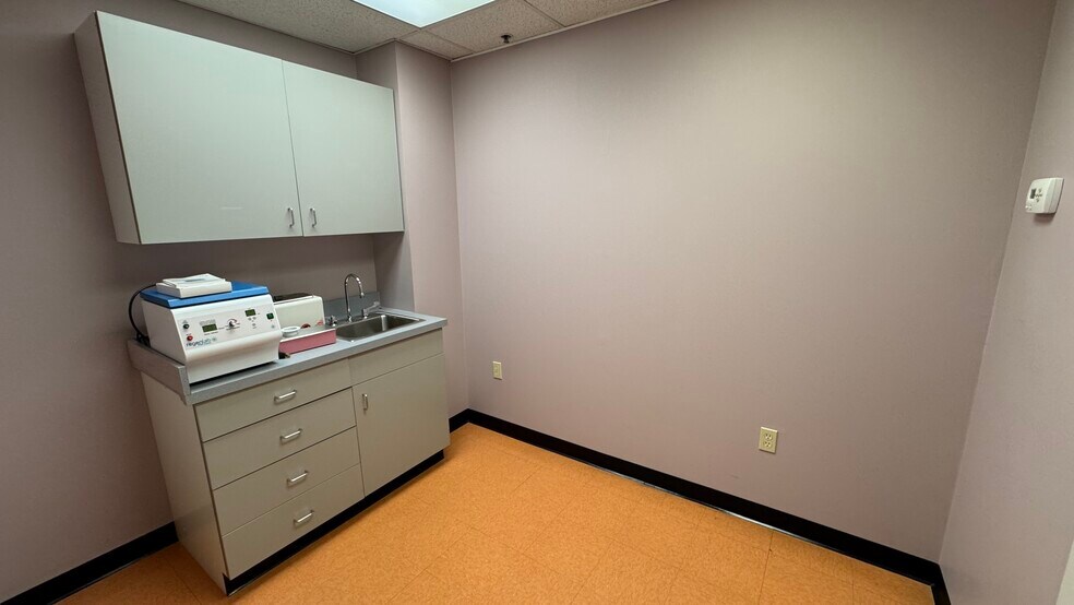 More Photos Of 2925 William Penn Hwy, Easton Office For Lease