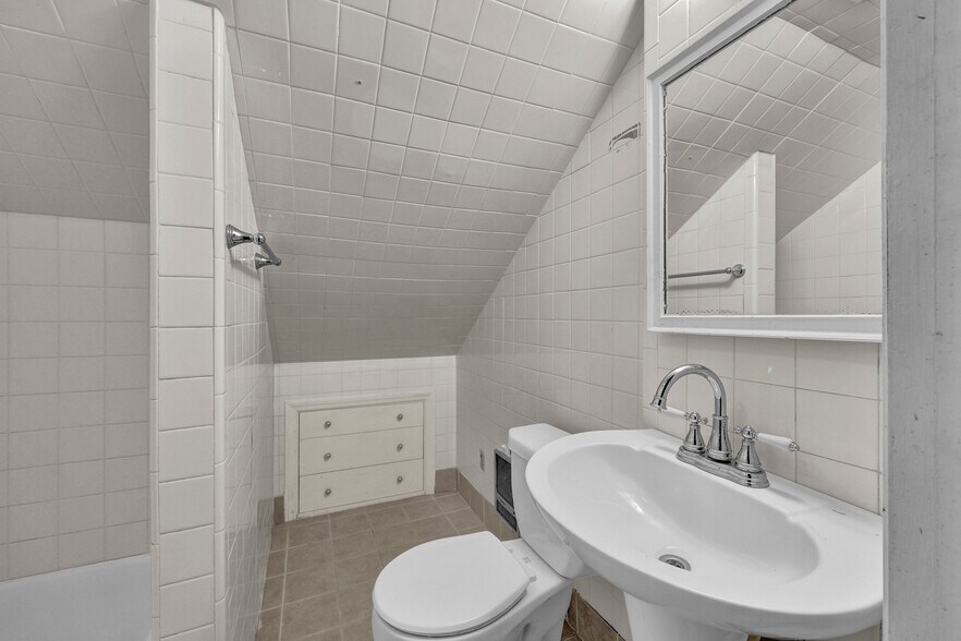 More Photos Of 4911 Oleander Dr, Wilmington General Retail For Sale