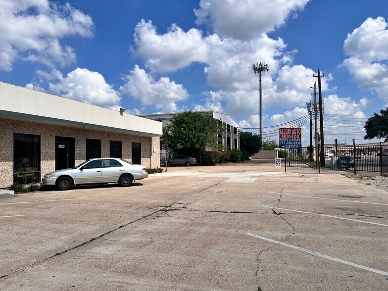 More Photos Of 5900-5928 Allday Dr, Houston Light Distribution For Lease
