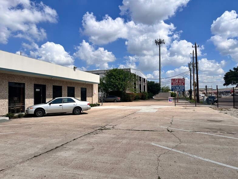 More Photos Of 5900-5928 Allday Dr, Houston Light Distribution For Lease